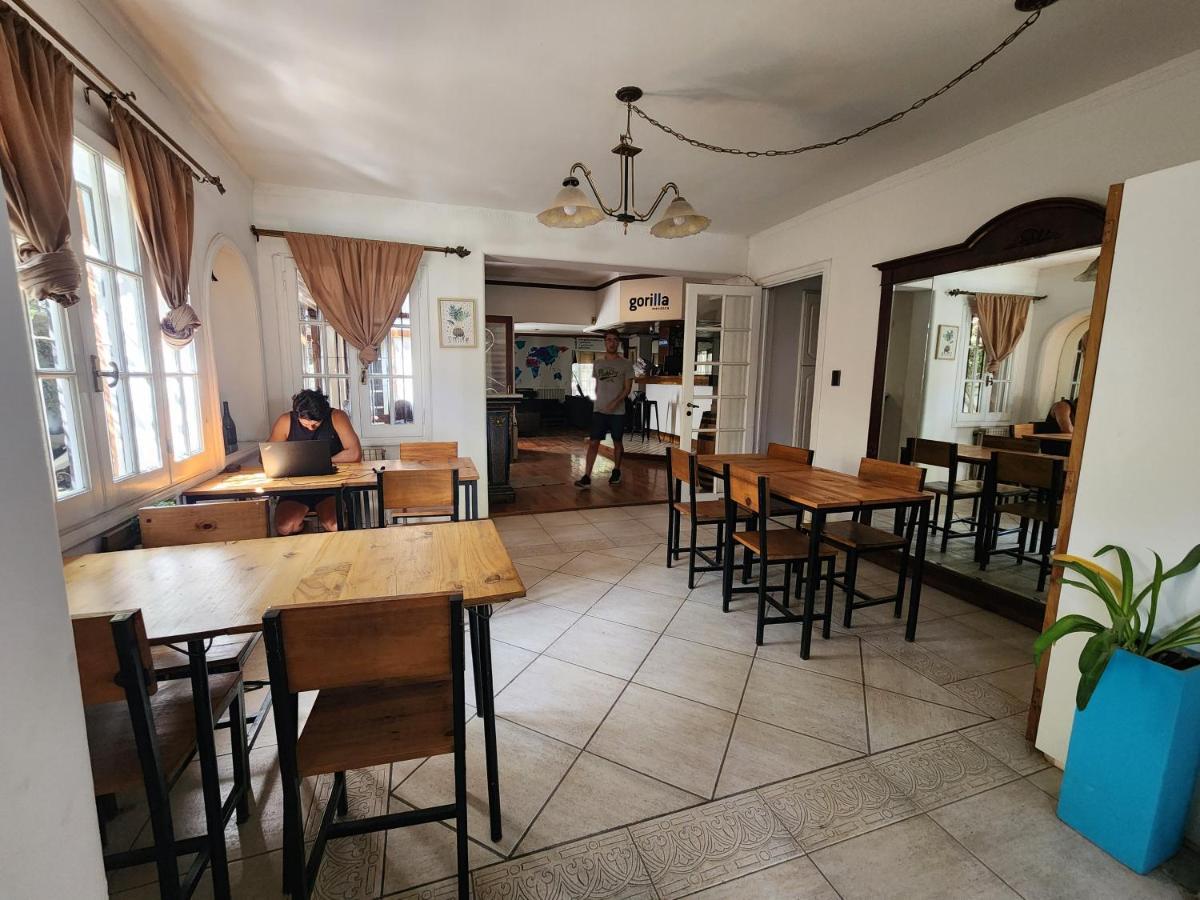 Gorilla Hostel Мендоса Екстериор снимка