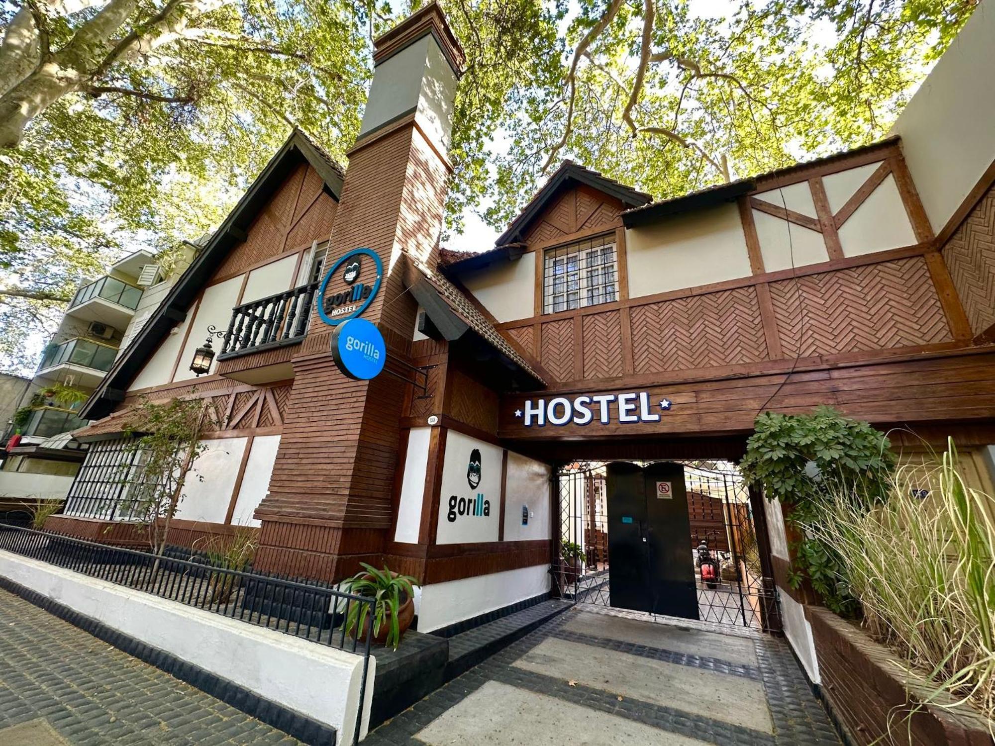 Gorilla Hostel Мендоса Екстериор снимка