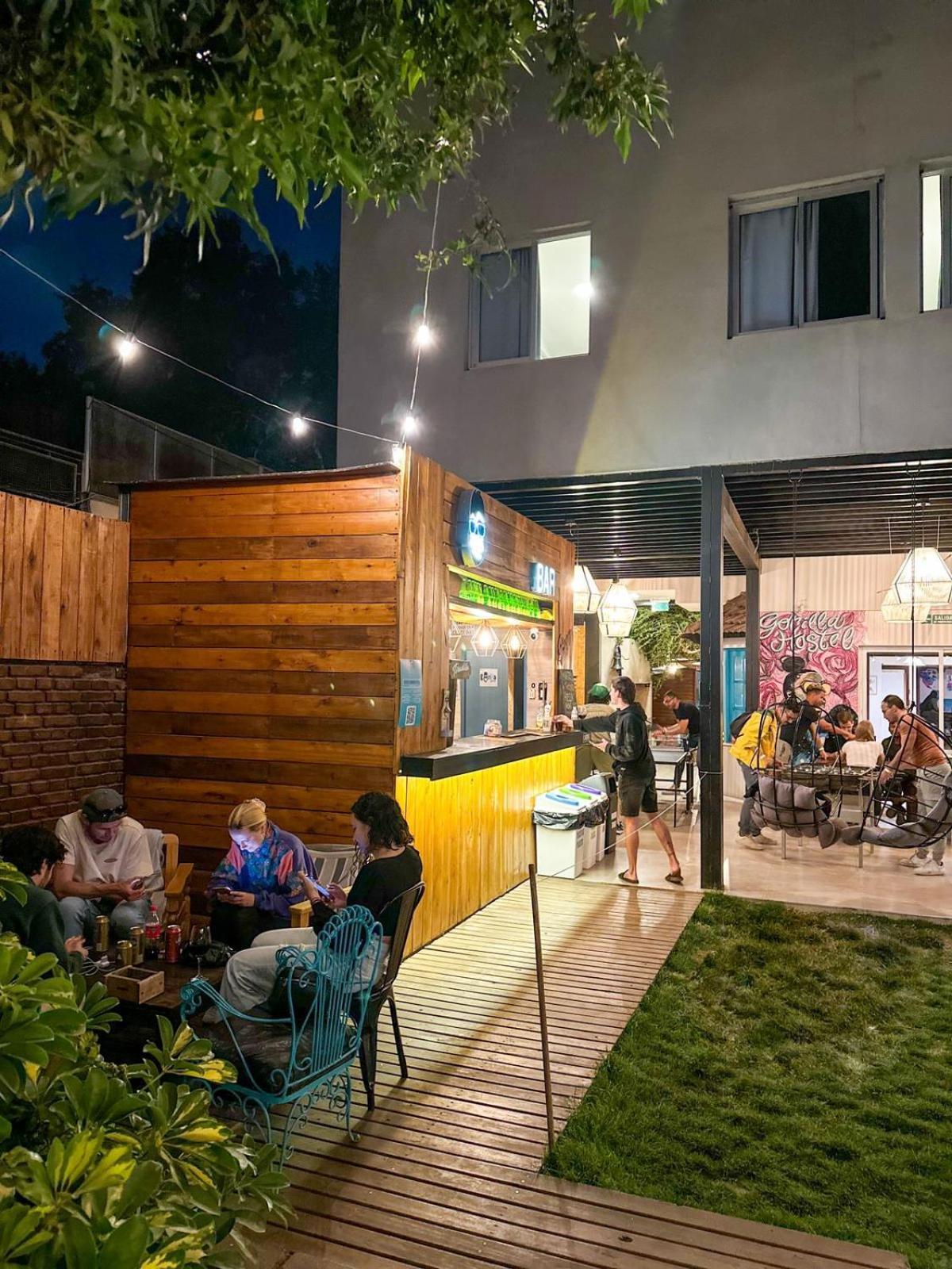 Gorilla Hostel Мендоса Екстериор снимка