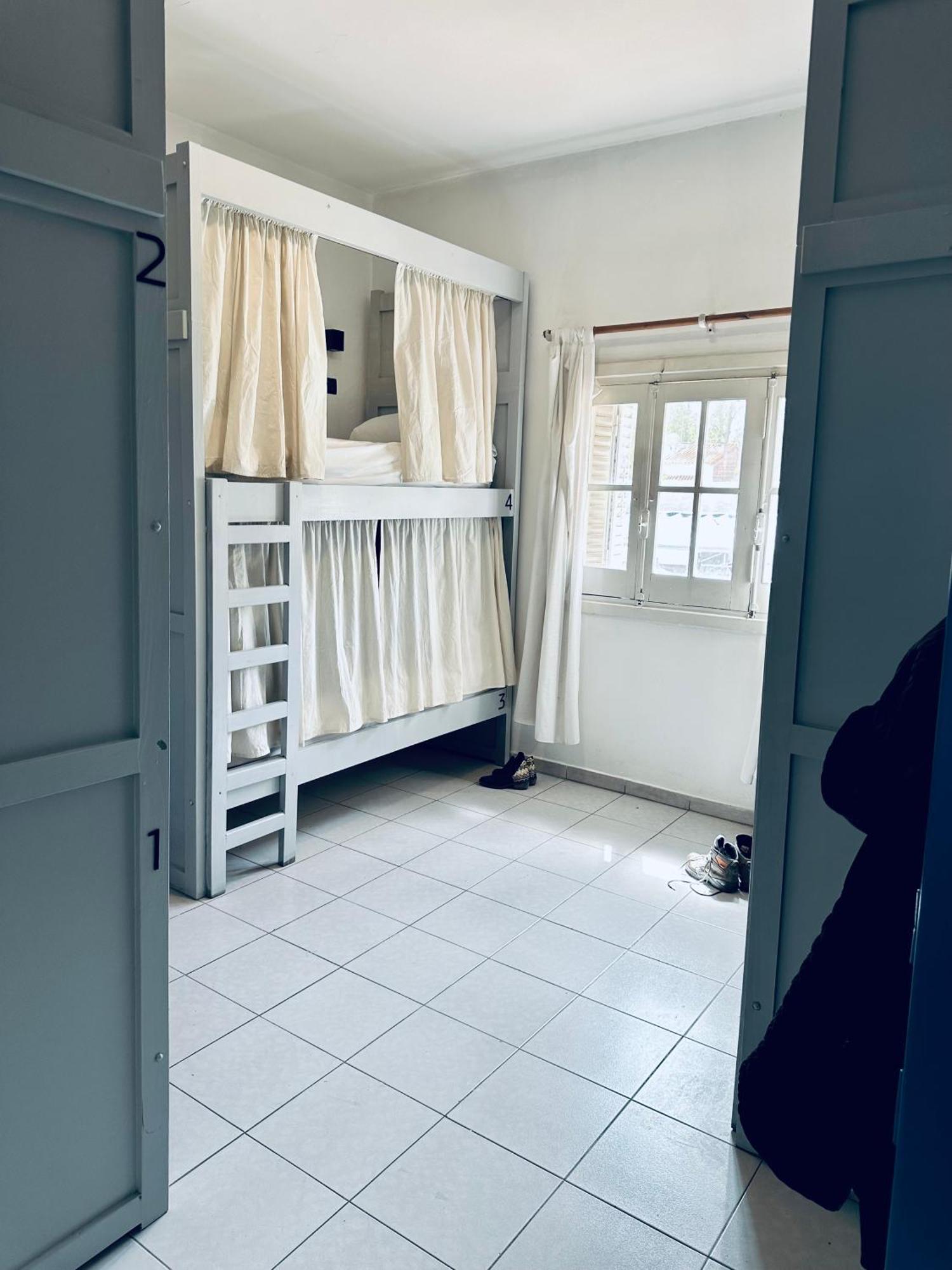 Gorilla Hostel Мендоса Стая снимка