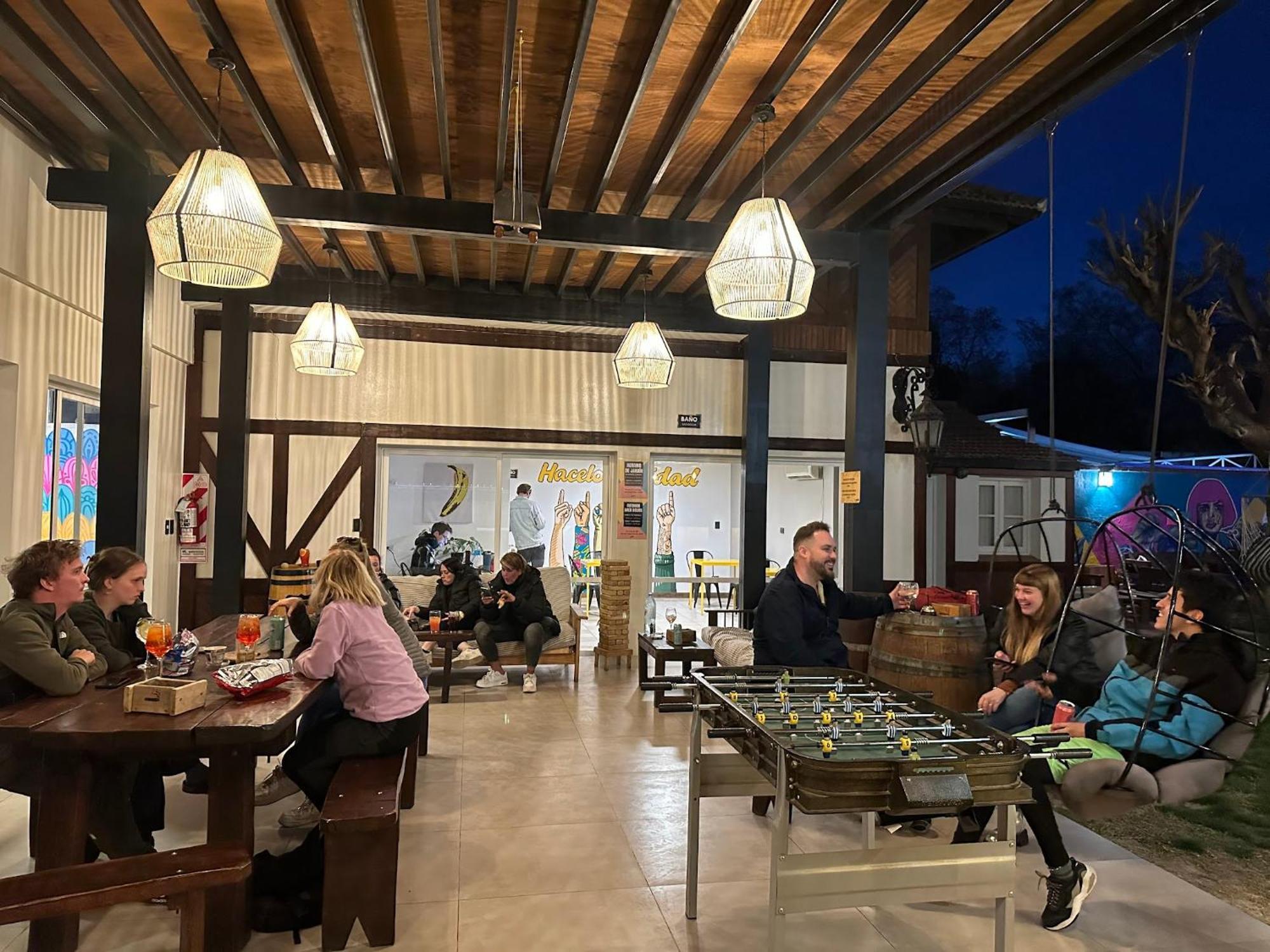 Gorilla Hostel Мендоса Екстериор снимка