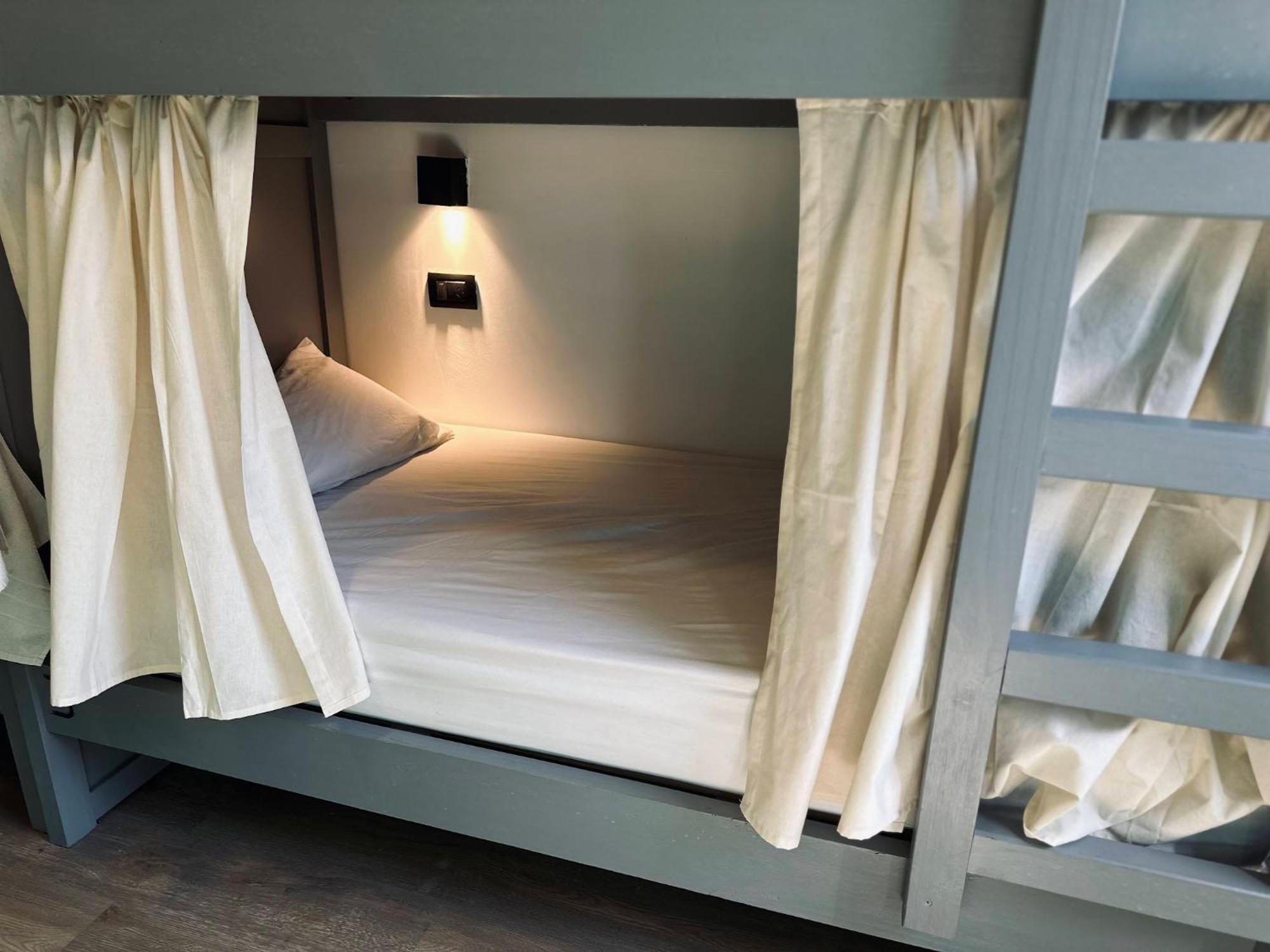 Gorilla Hostel Мендоса Екстериор снимка