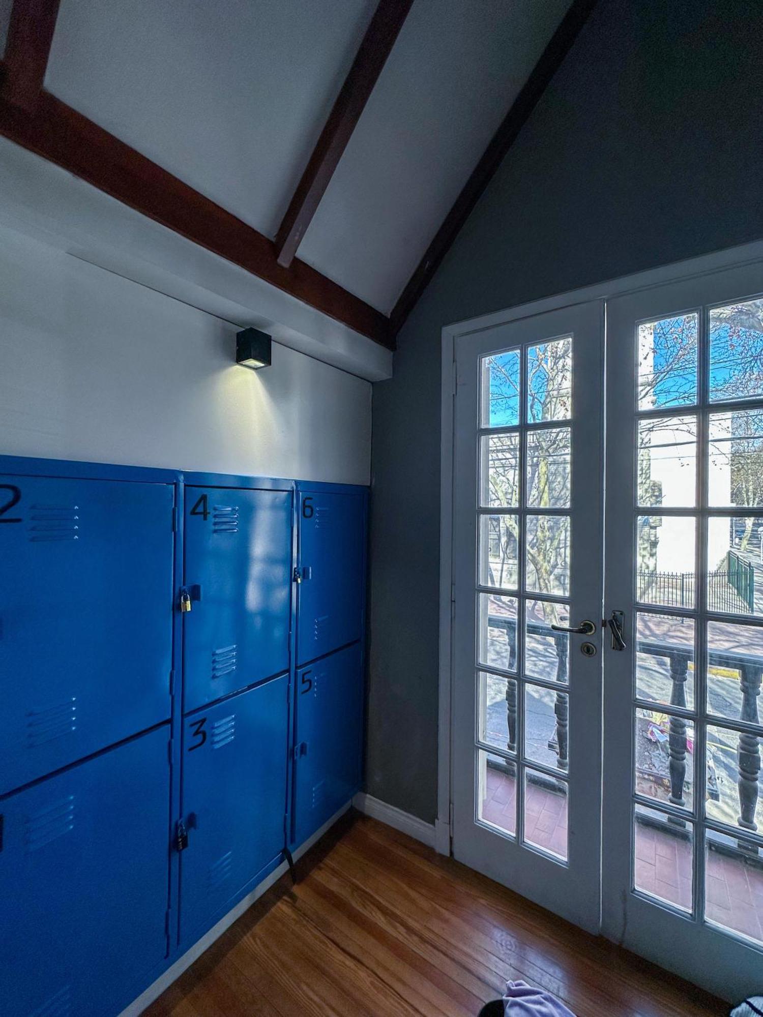Gorilla Hostel Мендоса Екстериор снимка