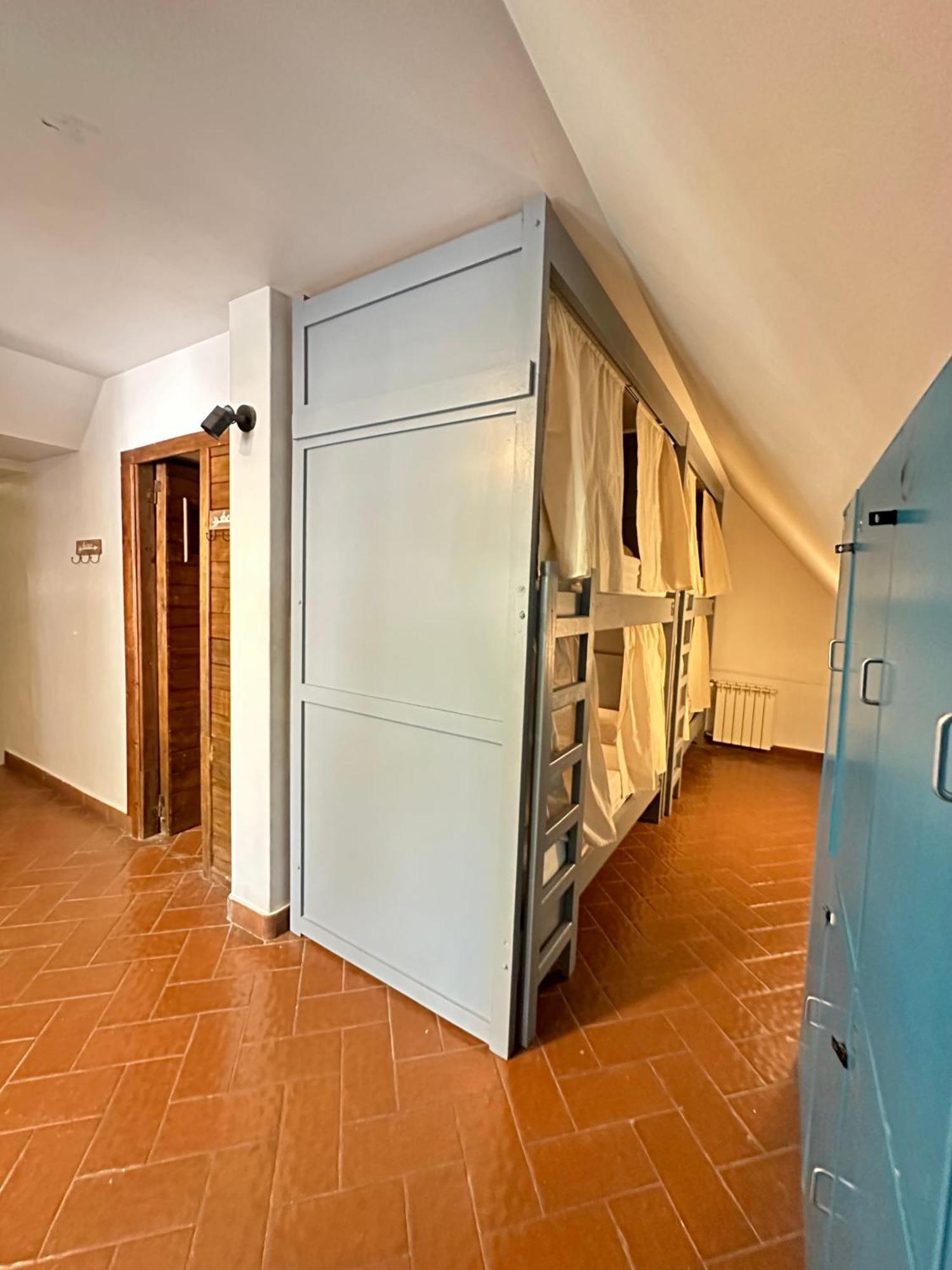 Gorilla Hostel Мендоса Стая снимка