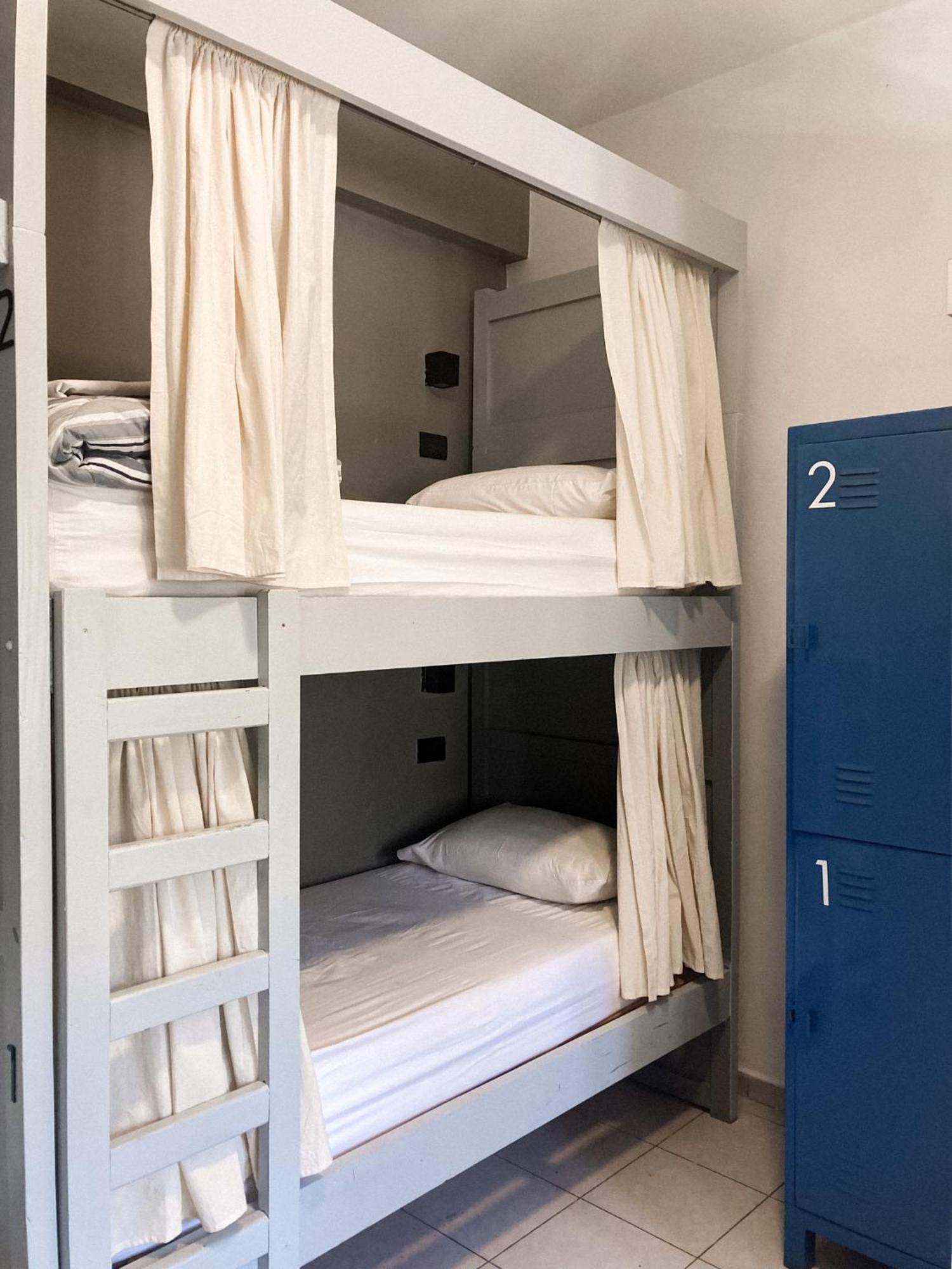 Gorilla Hostel Мендоса Екстериор снимка