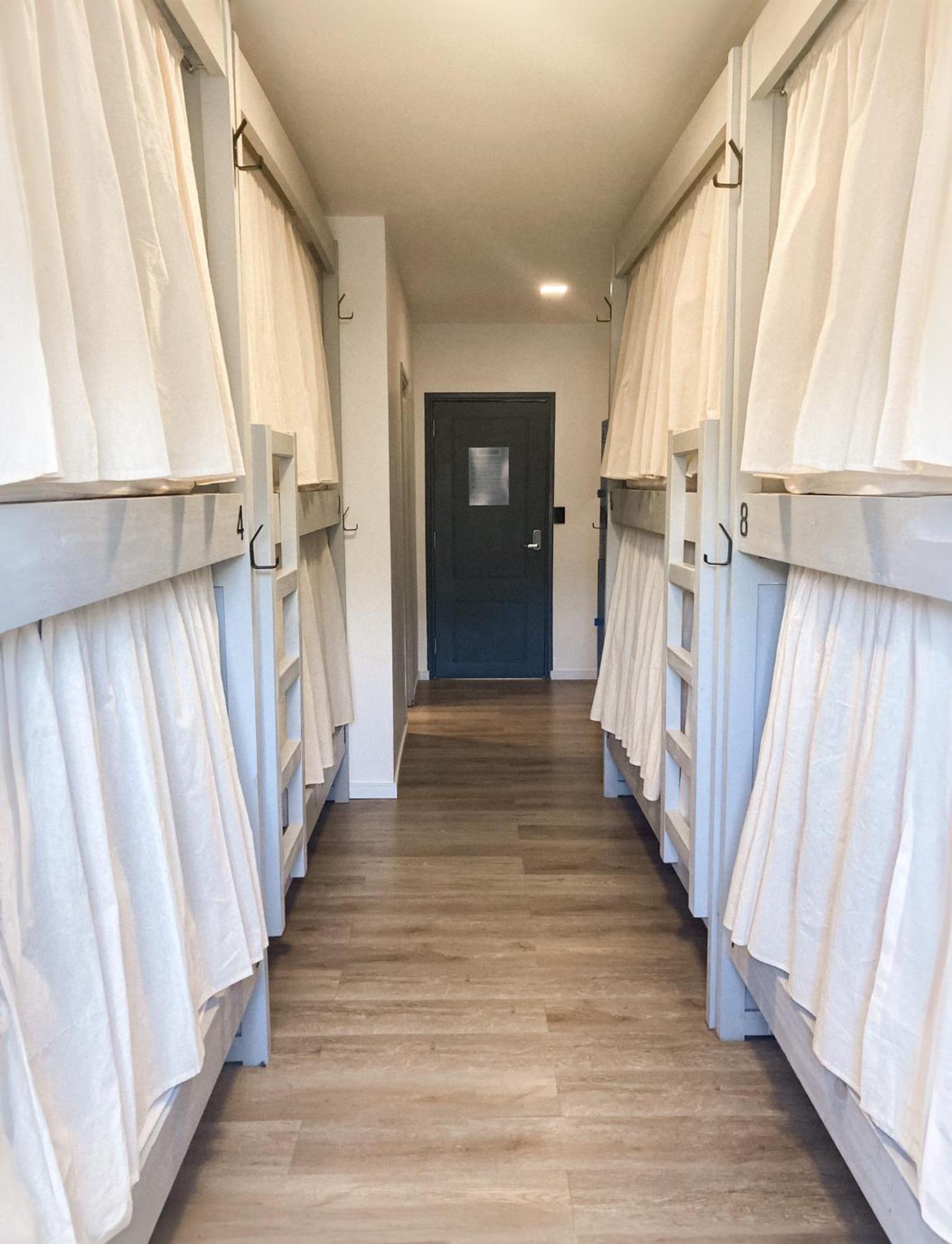 Gorilla Hostel Мендоса Екстериор снимка