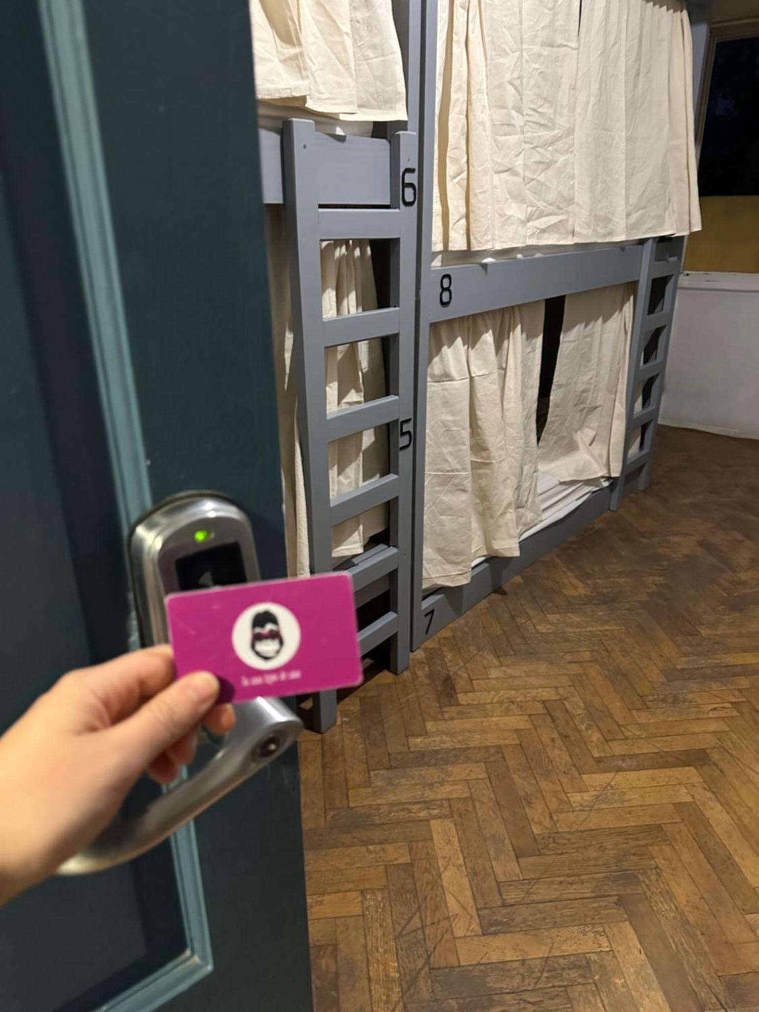 Gorilla Hostel Мендоса Екстериор снимка