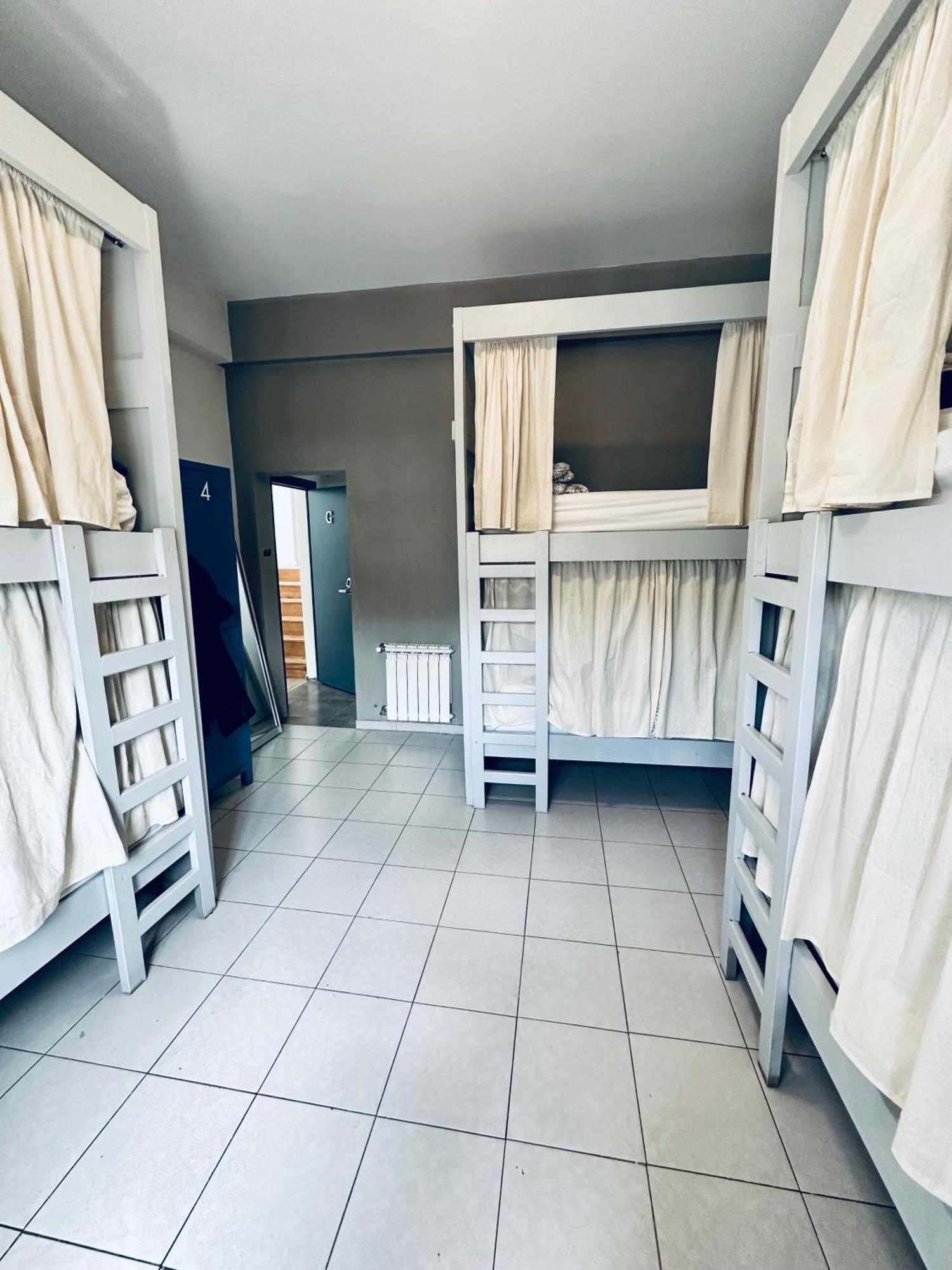 Gorilla Hostel Мендоса Стая снимка