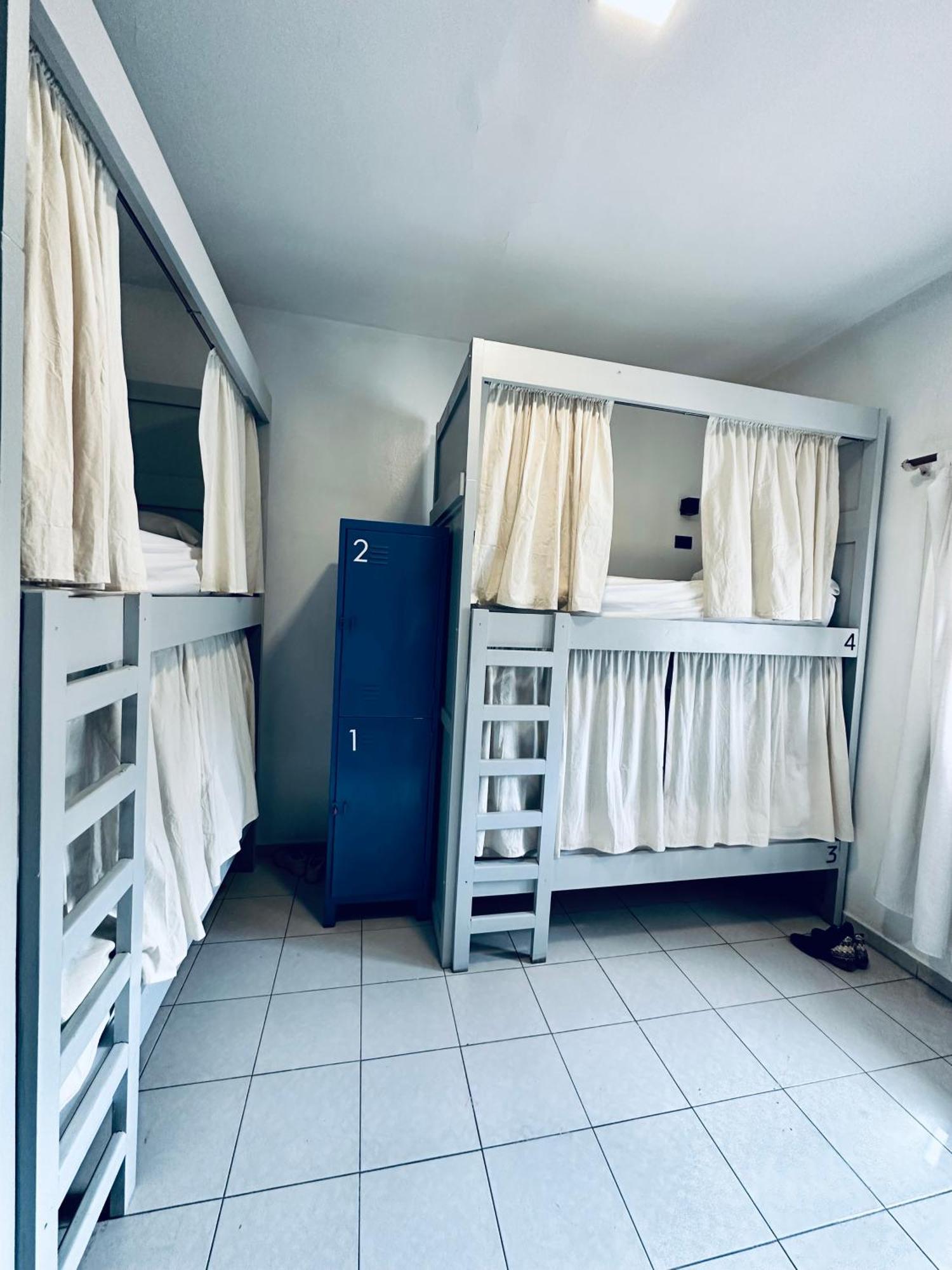 Gorilla Hostel Мендоса Стая снимка