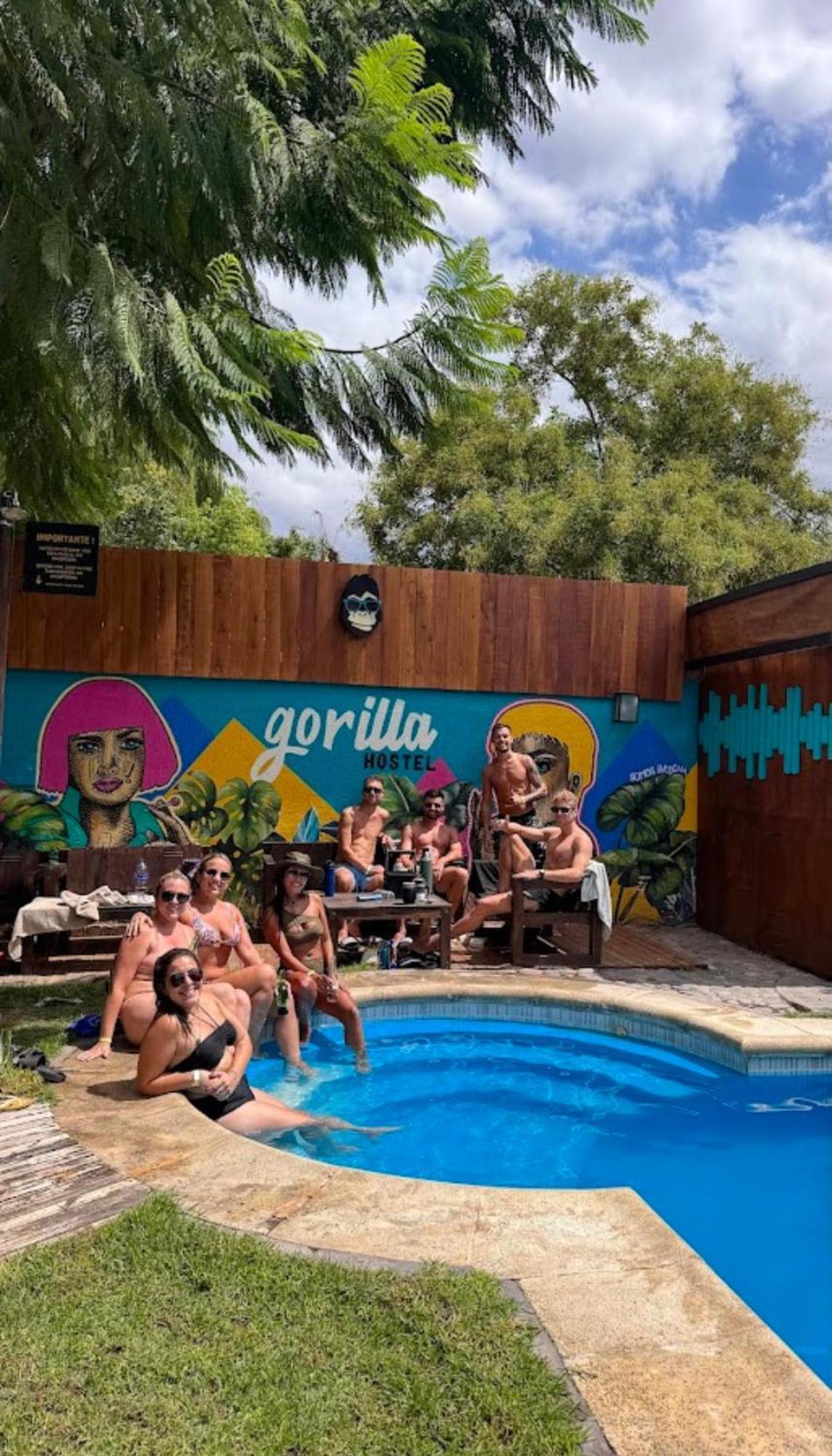 Gorilla Hostel Мендоса Екстериор снимка